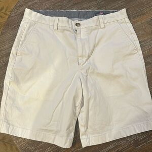 Vineyard vines shorts white size 31